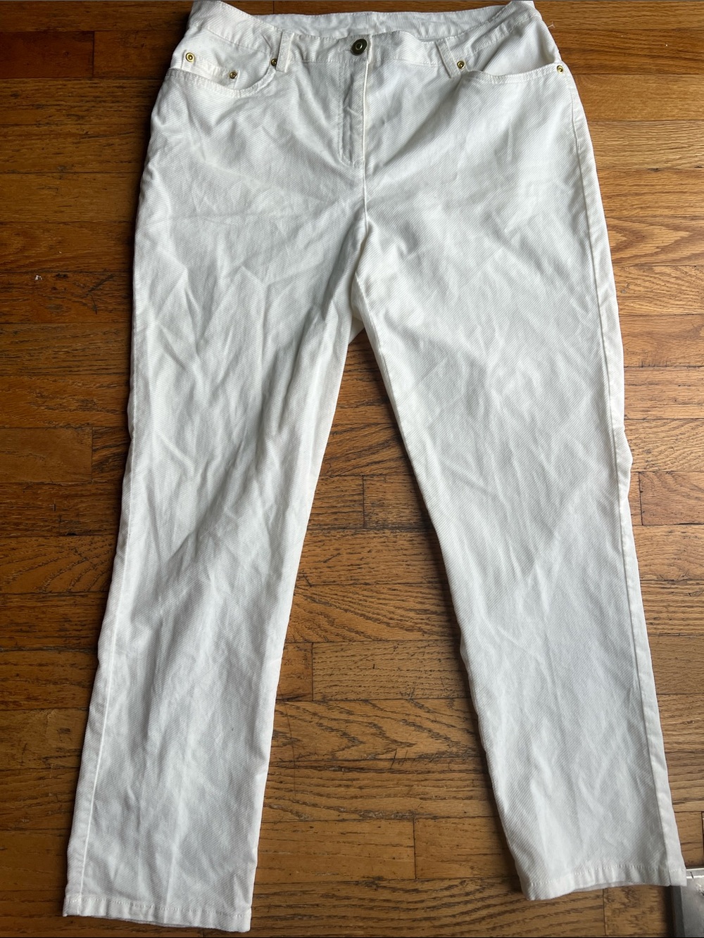 Ruby Rd. 10 Petite cream lightweight stretch Jean pant w/gold hardware